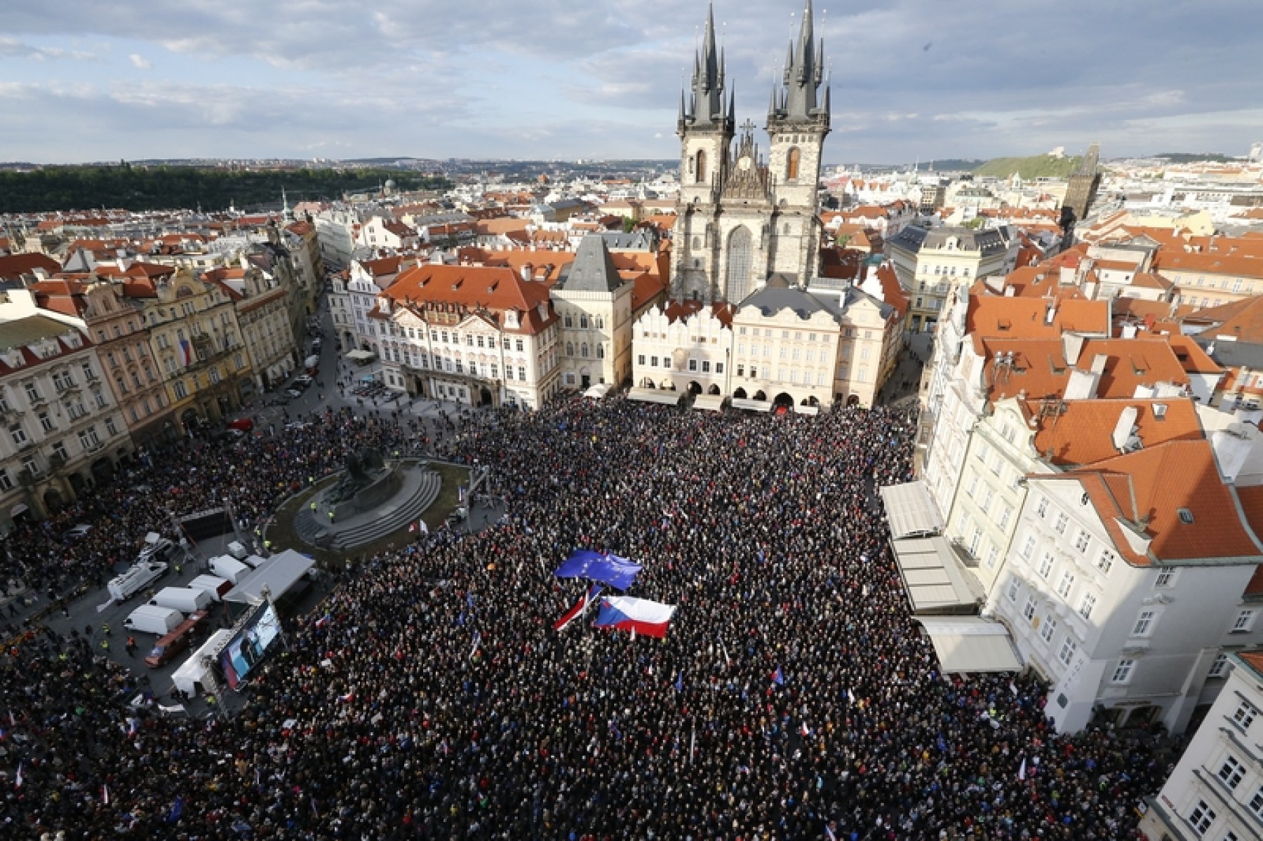 Demonstrace prospívají ekonomice, pochvaluje si Babiš