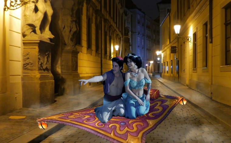 Další výtržnost holandských turistů!!! Dvojice cizinců se proháněla ulicemi Prahy na perském koberci 180kilometrovou rychlostí!