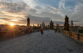 Památkáři zpochybňují odbornost stavitelů Karlova mostu, měl by být stržen!