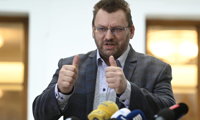 Poslanec Volný skončil na JIPce. Myslel si, že poslanecká imunita chrání i před covidem