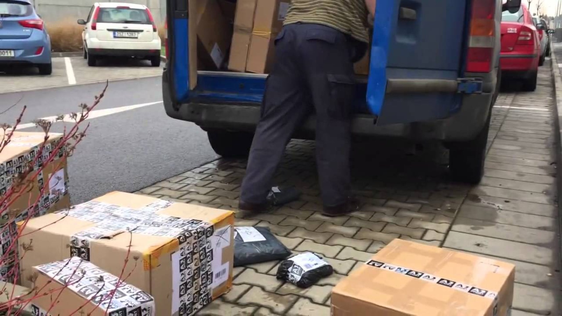 Česká pošta: Čím více lidí vyhodíme, tím rychleji budeme doručovat zásilky!