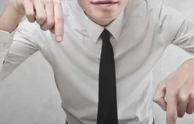 Studovaní odborníci nemají co žrát, práci jim sebrali internetoví diskutéři!