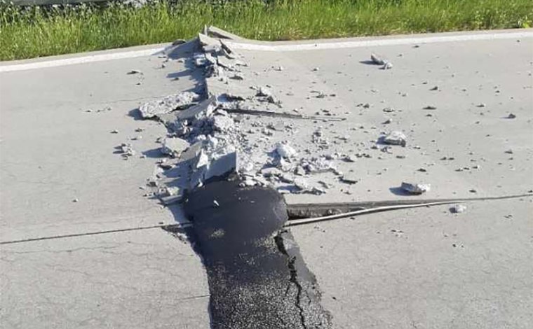 Na dálnici D35 se srazily dvě litosférické desky. Podle všeho nedodržovaly bezpečné rozestupy