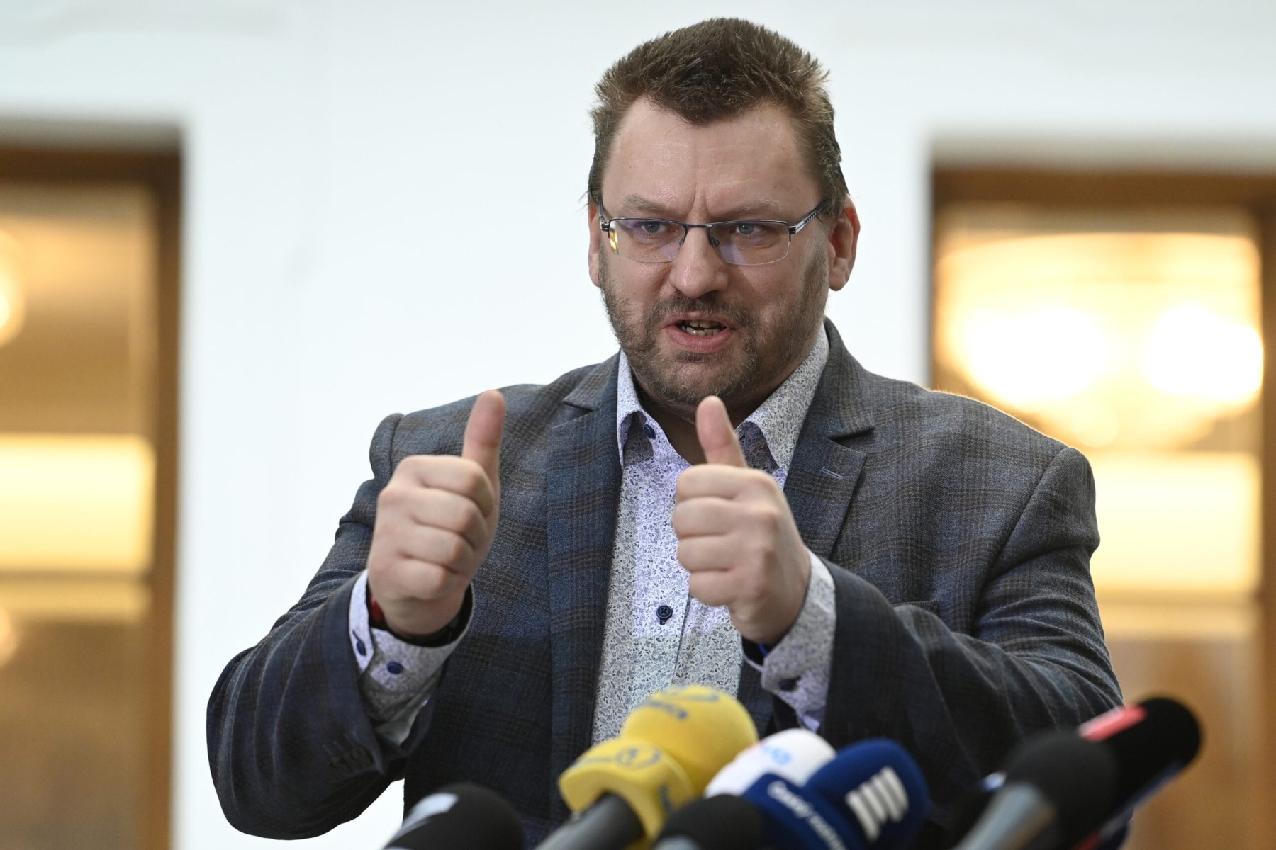 Poslanec Volný skončil na JIPce. Myslel si, že poslanecká imunita chrání i před covidem