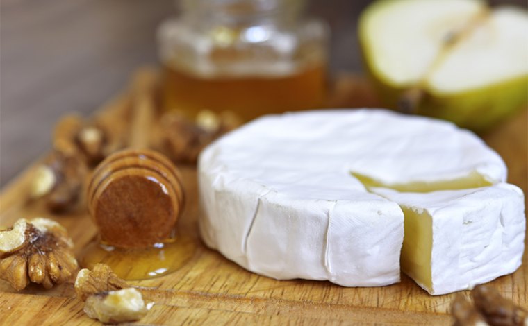 Šťára v supermarketu: Hygiena zabavila půl tuny plesnivých sýrů!
