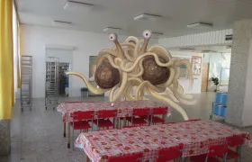 Namísto obědu teror! Školní jídelna se za vyvolání špagetového monstra omluvila.