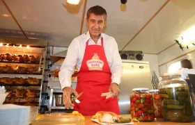Uzená stehna s listerií bude Andrej Babiš prodávat jako českou alternativu Ozempicu