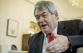 Vojtěch Filip skončil v nemocnici po otravě repelentem na komáry