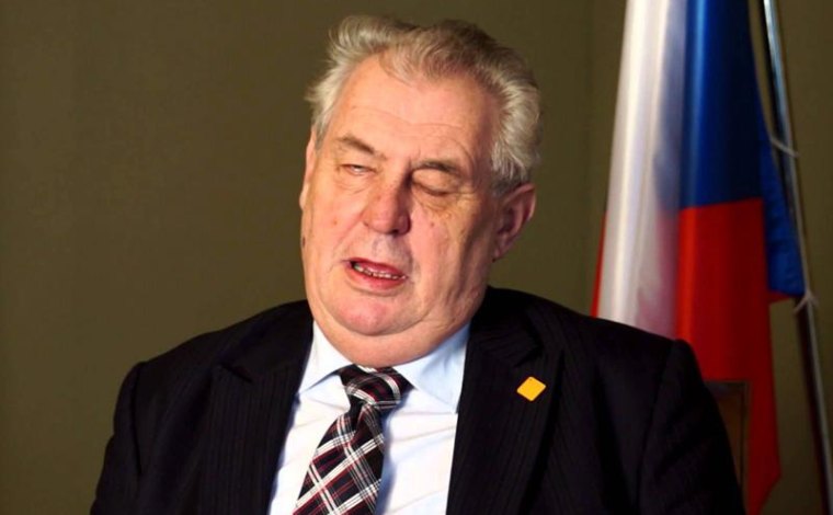 STALO SE: Muži po nadměrném užívání glyfosátu narostla Zemanova hlava