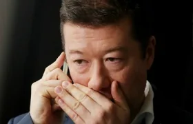 Tomio Okamura vyřešil vládní krizi škvírou ve stázi. Odvolává odvolání ministrů!