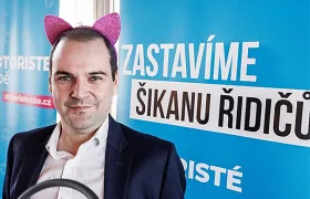 Strana Motoristé sobě vyhrála! Jejich voliči budou nově parkovat na místech pro postižené