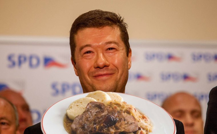 Okamura otevřel první vlasteneckou halal restauraci. Muslimáci do ní nesmí!
