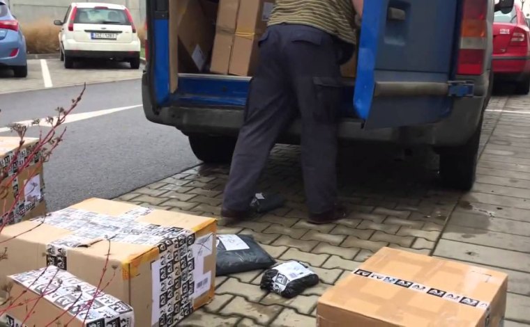Česká pošta: Čím více lidí vyhodíme, tím rychleji budeme doručovat zásilky!
