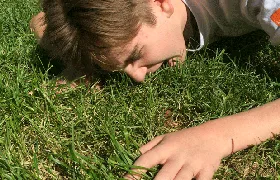 Pražské golfové hřiště nezanechává žádnou ekologickou stopu. Trávník sečou veganské zombie!