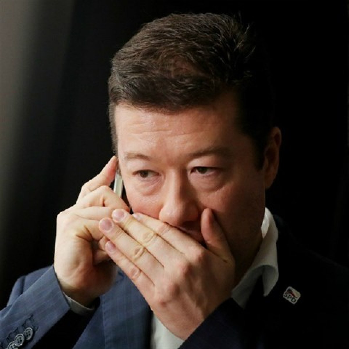 Tomio Okamura vyřešil vládní krizi škvírou ve stázi. Odvolává odvolání ministrů!