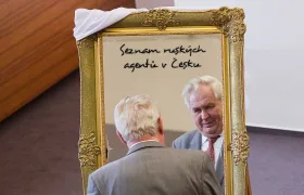 BIS vyslyšela Zemanovu žádost a vyzradila mu identitu ruských špionů. Poslala mu zrcadlo