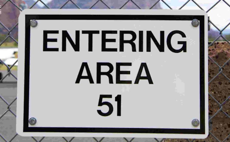 Američané jsou po raidu Area 51 zklamaní: Našli jenom Peroutkův článek „Hitler je gentleman“