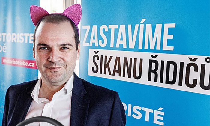 Strana Motoristé sobě vyhrála! Jejich voliči budou nově parkovat na místech pro postižené