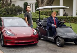 Trump vyzval Muska na duel: Souboj Teslou proti golfovému vozíku už tuto neděli
